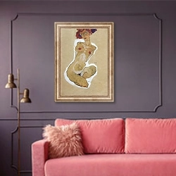 «Обнаженная на корточках» в интерьере гостиной с розовым диваном