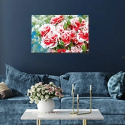 «Бело-красная гвоздика» в интерьере современной гостиной в синем цвете