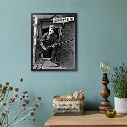 «Chaplin, Charlie (Shoulder Arms)» в интерьере в стиле ретро с бирюзовыми стенами