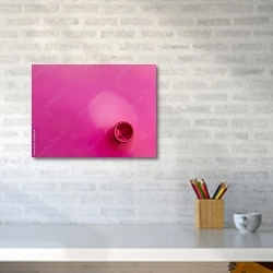 «Розовый воздушный шар» в интерьере офиса над рабочим столом