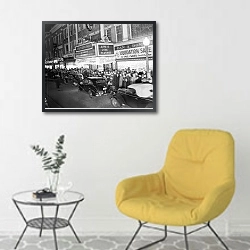 «История в черно-белых фото 832» в интерьере комнаты в скандинавском стиле с желтым креслом