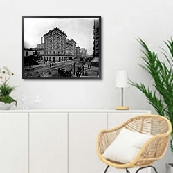 «История в черно-белых фото 369» в интерьере гостиной в скандинавском стиле над комодом
