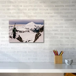 «Лыжник в заснеженных горах» в интерьере офиса над рабочим столом