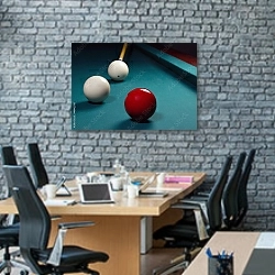 «Карамболь» в интерьере современного офиса с черной кирпичной стеной
