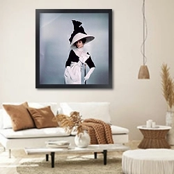 «Хепберн Одри 172» в интерьере светлой гостиной в стиле ретро
