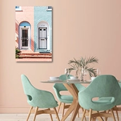 «Розовая и голубая дверь» в интерьере современной столовой в пастельных тонах