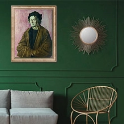 «Отец художника» в интерьере классической гостиной с зеленой стеной над диваном