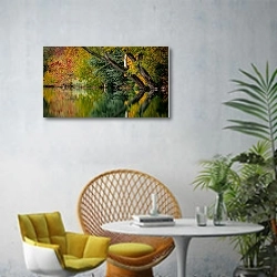 «Осенний лес, отражающийся в реке» в интерьере современной гостиной с желтым креслом