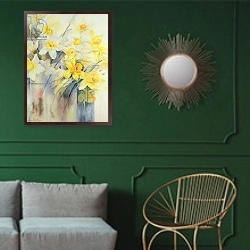 «Mixed Daffodils in a Tank» в интерьере классической гостиной с зеленой стеной над диваном