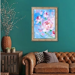 «Цветущий куст розовых пионов, деталь » в интерьере гостиной с зеленой стеной над диваном