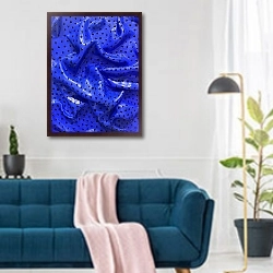 «Синева» в интерьере современной гостиной над синим диваном