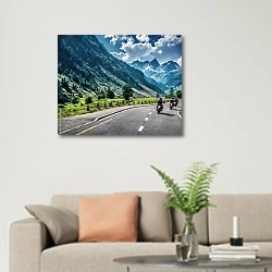 «Мотоциклисты на горной дороге» в интерьере современной светлой гостиной над диваном