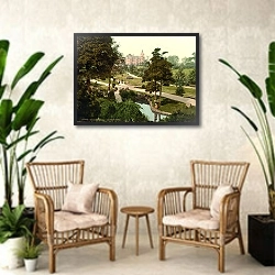 «Великобритания. Харрогейт, долина садов» в интерьере комнаты в стиле ретро с плетеными креслами