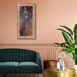 «Портрет Эмилии Флёге» в интерьере классической гостиной над диваном