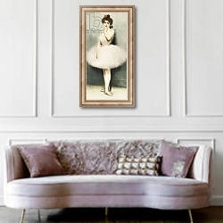 «Columbine,» в интерьере гостиной в классическом стиле над диваном