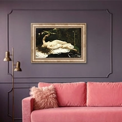 «Женщина с попугаем» в интерьере гостиной с розовым диваном