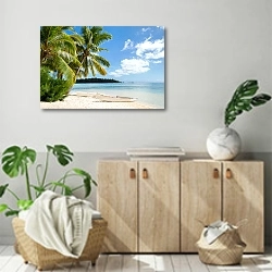 «Лодки на тропическом пляже» в интерьере современной комнаты над комодом