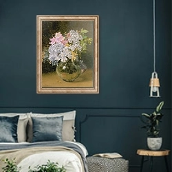 «Spring Flowers in a Vase» в интерьере классической спальни с темными стенами