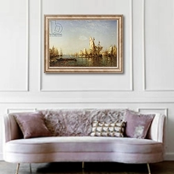 «Shipping on the Grand Canal, Venice,» в интерьере гостиной в классическом стиле над диваном