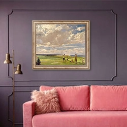 «Lady Astor playing golf at North Berwick» в интерьере гостиной с розовым диваном