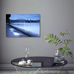«Москва. Новоандреевский мост и Москва-река» в интерьере современной гостиной в серых тонах