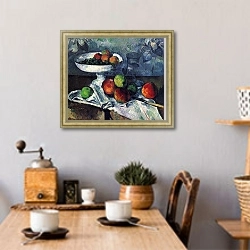«Натюрморт с блюдом для фруктов» в интерьере кухни над обеденным столом с кофемолкой