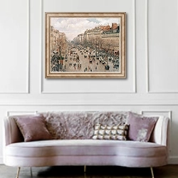 «Бульвар Монмартр в Париже» в интерьере гостиной в классическом стиле над диваном