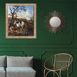 «Белая лошадь у спящего мужчины» в интерьере классической гостиной с зеленой стеной над диваном