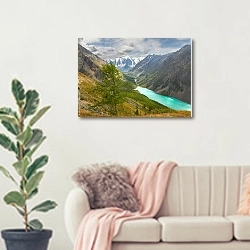 «Россия, Алтай. Пейзаж с одиноким деревом» в интерьере современной светлой гостиной над диваном