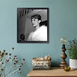 «Bardot, Brigitte 19» в интерьере в стиле ретро с бирюзовыми стенами
