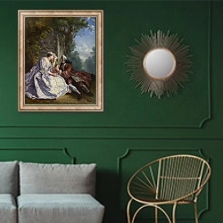 «Игра 2» в интерьере классической гостиной с зеленой стеной над диваном