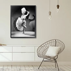 «История в черно-белых фото 857» в интерьере белой комнаты в скандинавском стиле над комодом