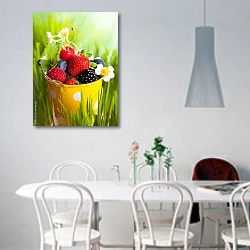 «Ведерко фруктов в траве» в интерьере светлой кухни над обеденным столом