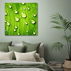 «Зеленый лист с каплями воды 10» в интерьере современной спальни в зеленых тонах