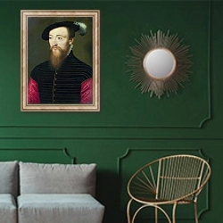 «Портрет мужчины 12» в интерьере классической гостиной с зеленой стеной над диваном