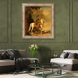 «Портрет Екатерины II верхом 2» в интерьере гостиной в оливковых тонах