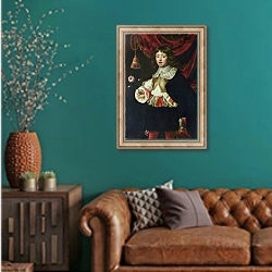«Портрет мальчика, держащего розу» в интерьере гостиной с зеленой стеной над диваном