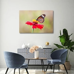 «Бабочка монарх на ярко-красном цветке» в интерьере современной гостиной над комодом