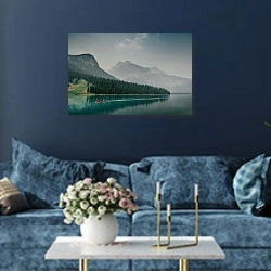 «Гребцы на озере» в интерьере современной гостиной в синем цвете