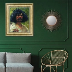 «Этюд мужской головы. 1897» в интерьере классической гостиной с зеленой стеной над диваном