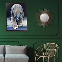 «Black, 2016,» в интерьере классической гостиной с зеленой стеной над диваном