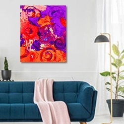 «Красно-фиолетовая абстракция с завитками» в интерьере современной гостиной над синим диваном