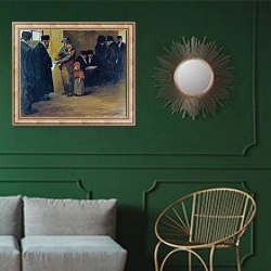 «Правовая помощь» в интерьере классической гостиной с зеленой стеной над диваном