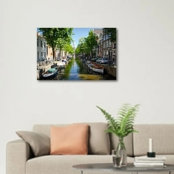 «Голландия. Амстердам 11» в интерьере современной светлой гостиной над диваном