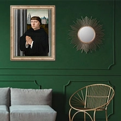 «Августинец-отшельник» в интерьере классической гостиной с зеленой стеной над диваном