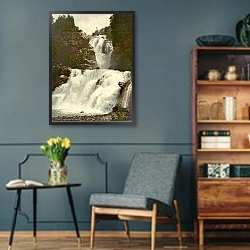 «Швейцария. Рейхенбахский водопад» в интерьере гостиной в стиле ретро в серых тонах