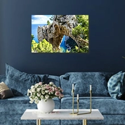 «Италия. Капри. Скалы» в интерьере современной гостиной в синем цвете