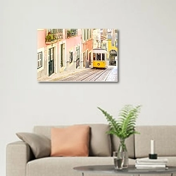 «Португалия, Лиссабон. Желтый трамвай №2» в интерьере современной светлой гостиной над диваном