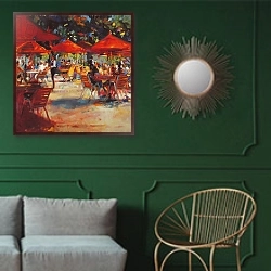 «Le Cafe du Jardin» в интерьере классической гостиной с зеленой стеной над диваном