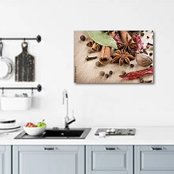 «Черный перец, корица, анис, красный перец и лавровый лист» в интерьере кухни над мойкой